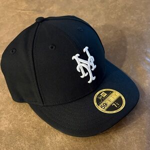 New York Mets New Era Black Cap with White Embroidery -Brand New